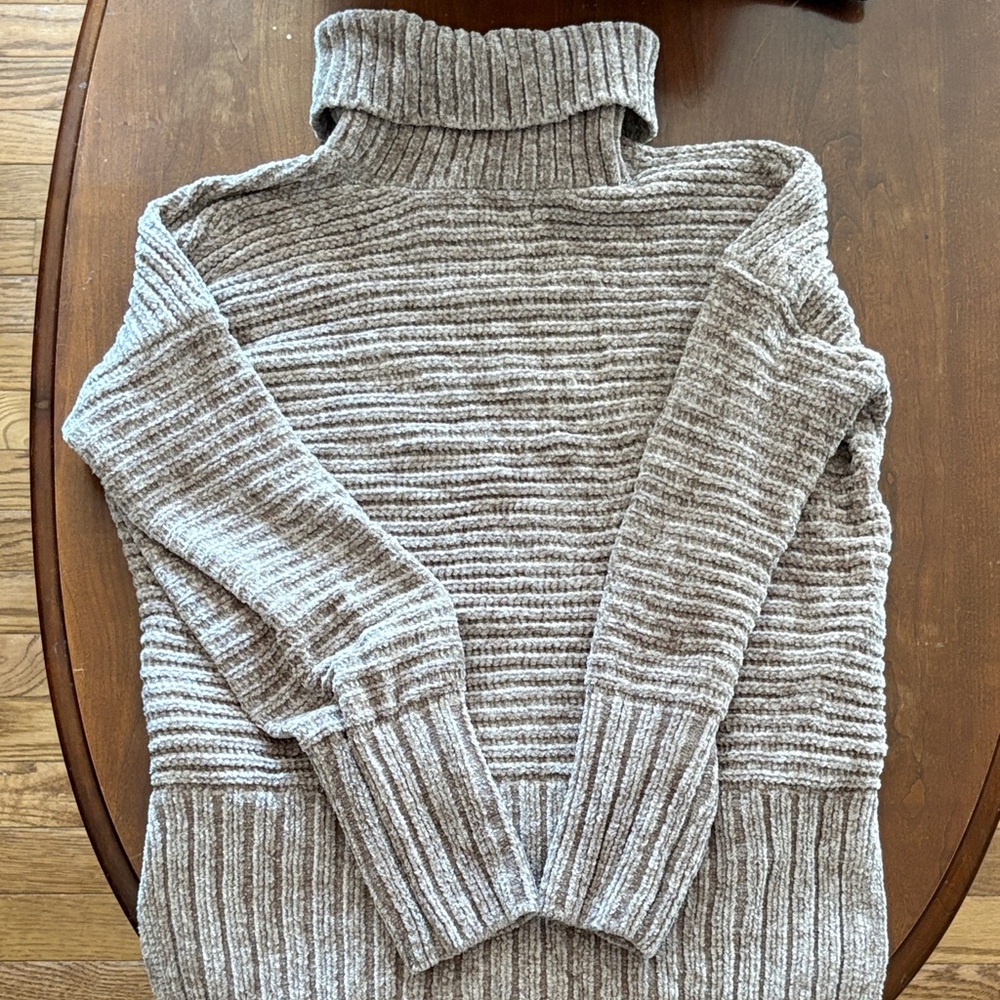 Pink Rose Ribbed Gray Turtleneck Sweater